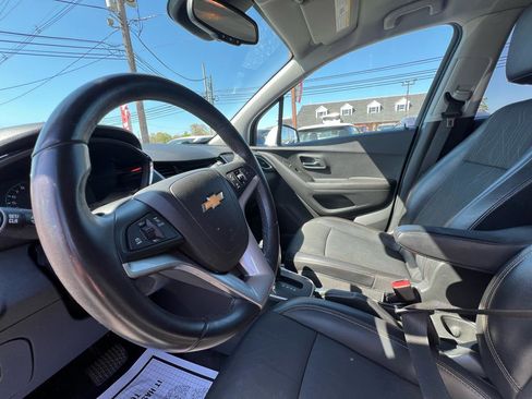 Used 2018 Chevrolet Trax LT w/ LT Convenience Package FWD image 20