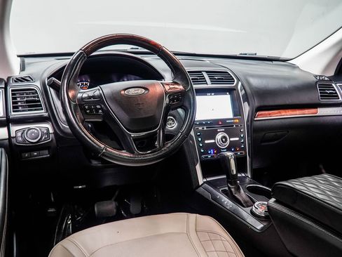 Used 2018 Ford Explorer Platinum AWD/4WD image 5