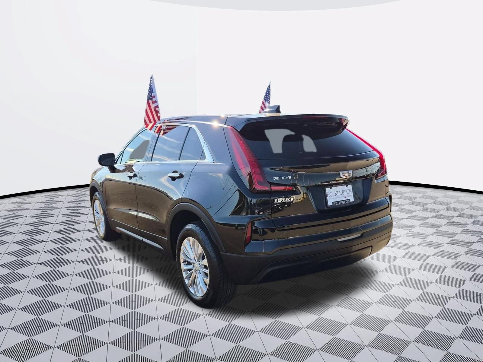 Certified 2024 Cadillac XT4 Luxury w/ Cold Weather Package FWD image 6