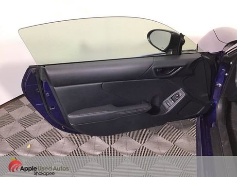 Used 2023 Toyota GR86 w/ ALL Weather Mat Package (TMS) image 8