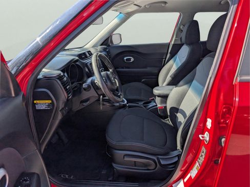 Used 2019 Kia Soul + image 28