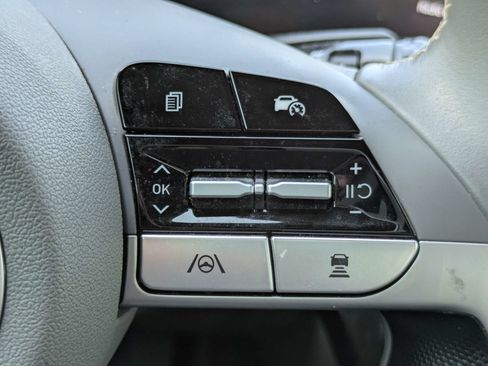 Used 2024 Hyundai Elantra SEL w/ Convenience Package FWD image 17