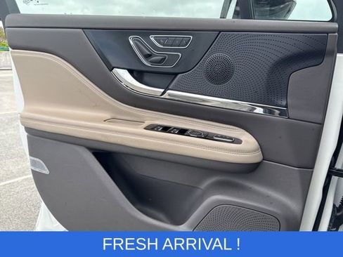 Used 2024 Lincoln Corsair Grand Touring image 11