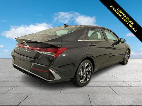 Certified 2025 Hyundai Elantra SEL FWD image 8