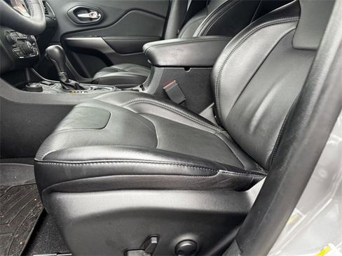 Certified 2022 Jeep Cherokee Latitude Lux image 23