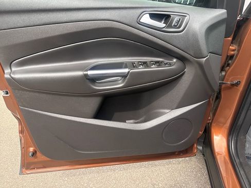 Used 2017 Ford Escape SE w/ Equipment Group 201A image 10