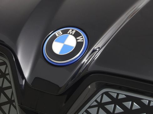 Used 2023 BMW iX xDrive50 w/ Premium Package AWD/4WD image 18