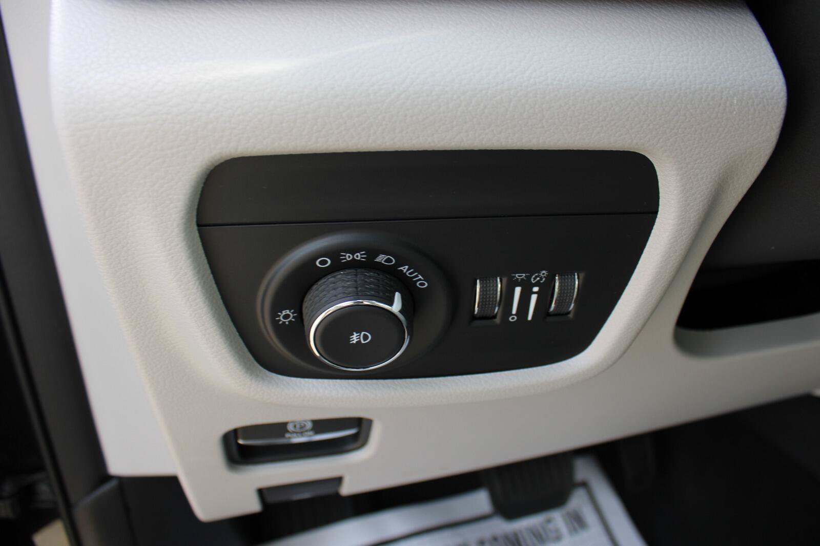 Certified 2022 Jeep Grand Cherokee L Overland w/ Advanced Protech Group III AWD/4WD image 13
