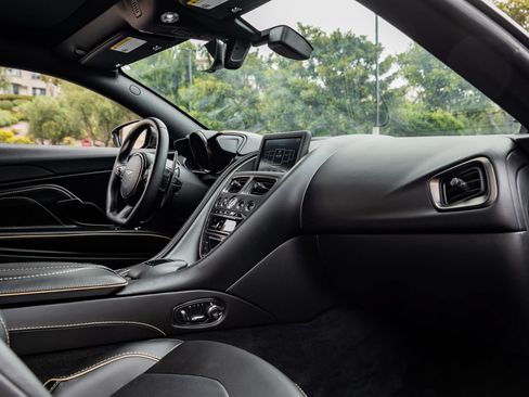 Used 2019 Aston Martin DBS Superleggera RWD image 15