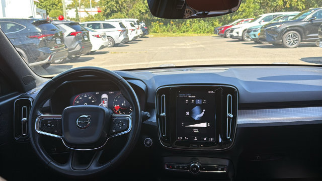 Used 2019 Volvo XC40 T5 Momentum AWD/4WD image 24