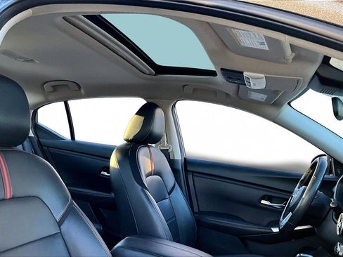 Used 2025 Nissan Sentra SR w/ SR Premium Package image 15