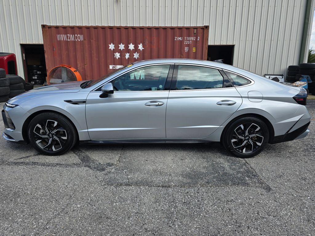 Used 2025 Hyundai Sonata SEL FWD image 4
