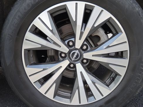 Used 2022 Nissan Rogue SV w/ SV Premium Package AWD/4WD image 16