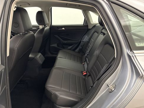 Used 2024 Volkswagen Jetta SE FWD image 10