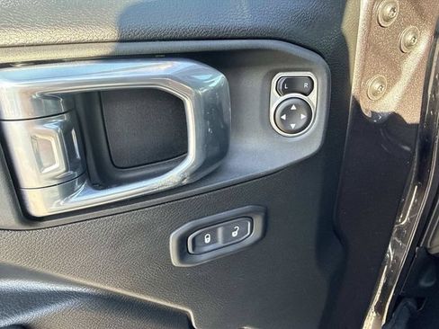 Used 2025 Jeep Wrangler Unlimited Sport AWD/4WD image 18