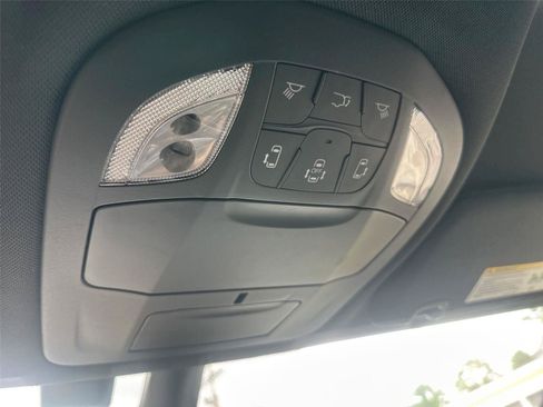 Used 2022 Chrysler Pacifica Touring FWD image 30