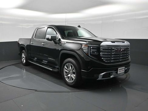 Used 2024 GMC Sierra 1500 Denali w/ Technology Package AWD/4WD image 2