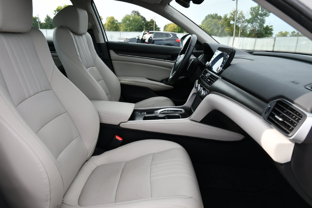 Used 2021 Honda Accord Touring image 35