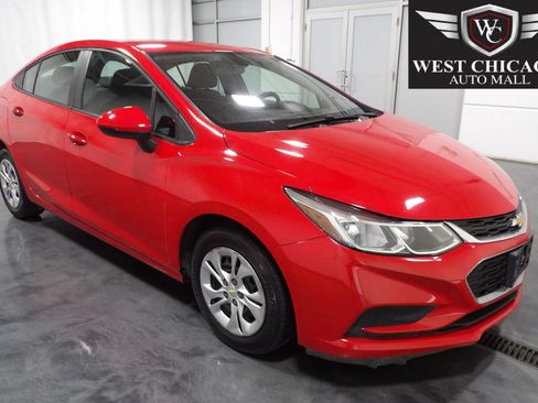 Used 2019 Chevrolet Cruze LS FWD image 1