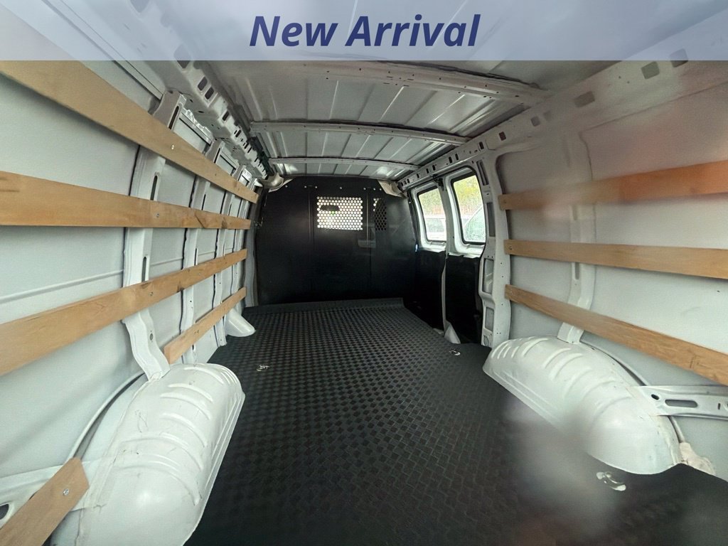Used 2025 Chevrolet Express 2500 w/ Driver Convenience Package RWD image 4