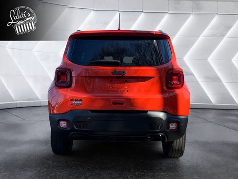 Certified 2021 Jeep Renegade Latitude w/ Sun & Sound Group AWD/4WD image 5