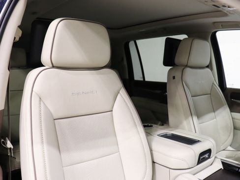 Used 2021 GMC Yukon XL Denali w/ Denali Ultimate Package image 16