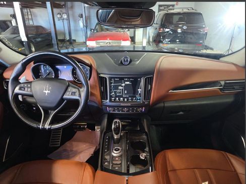Used 2018 Maserati Levante S GranSport AWD/4WD image 11