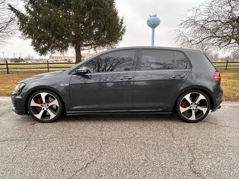 Used 2017 Volkswagen GTI SE image 2