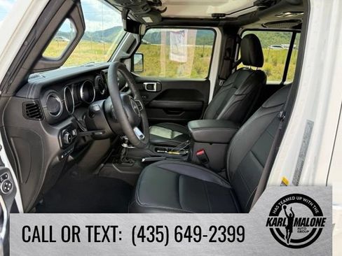 Used 2023 Jeep Wrangler Unlimited Sahara AWD/4WD image 15