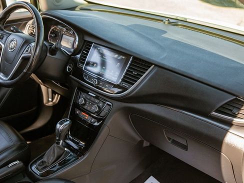 Used 2020 Buick Encore Essence image 11