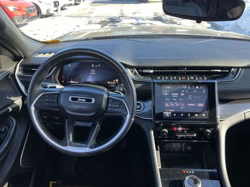 Used 2022 Jeep Grand Cherokee L Laredo image 28