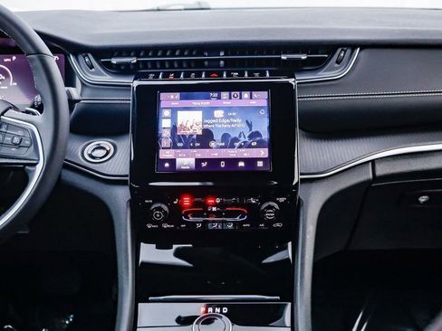 Certified 2024 Jeep Grand Cherokee Altitude image 14