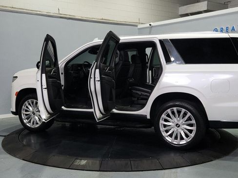 Used 2023 Cadillac Escalade Luxury AWD/4WD image 19