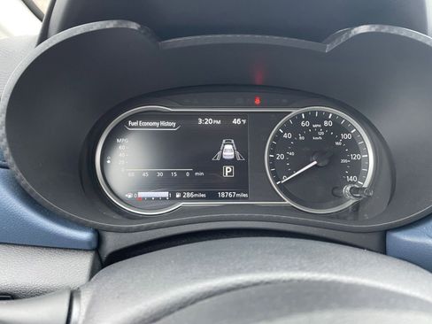 Used 2025 Nissan Versa SV image 39