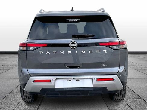 Used 2025 Nissan Pathfinder SL image 4