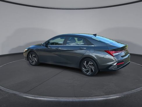 Used 2024 Hyundai Elantra SEL w/ Convenience Package FWD image 6
