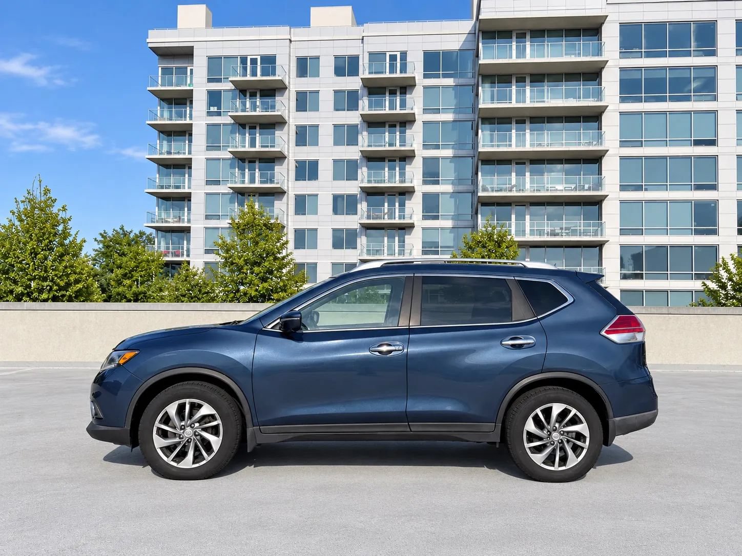 Used 2014 Nissan Rogue SL w/ SL Premium Package AWD/4WD image 4