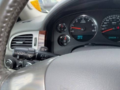 Used 2011 GMC Yukon XL 2500 SLT w/ SLT-2 Equipment Package image 43