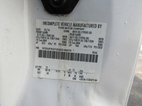 Used 2016 Ford F550 2WD Regular Cab Super Duty image 33