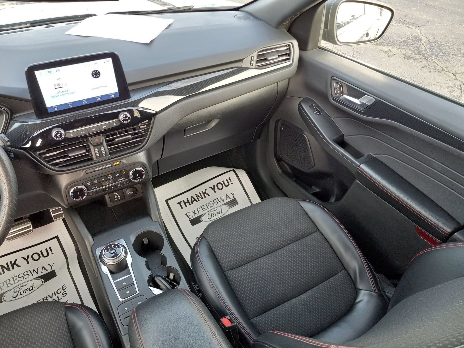 Used 2024 Ford Escape ST-Line w/ Cold Weather Package FWD image 18