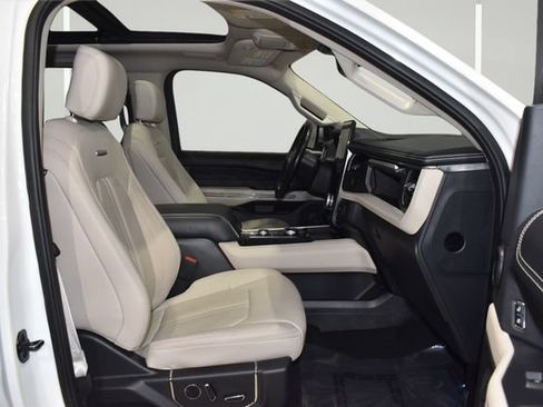 Used 2024 Ford Expedition Platinum AWD/4WD image 15