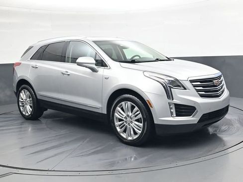 Used 2019 Cadillac XT5 Premium Luxury AWD/4WD image 2