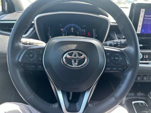 Used 2024 Toyota Corolla Cross XLE w/ Convenience Package FWD image 16