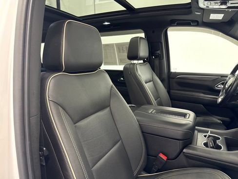 Used 2022 GMC Yukon XL SLT w/ SLT Premium Package AWD/4WD image 17