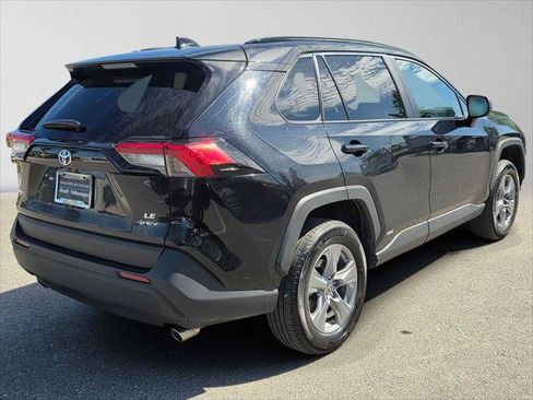 Used 2025 Toyota RAV4 LE AWD/4WD image 3