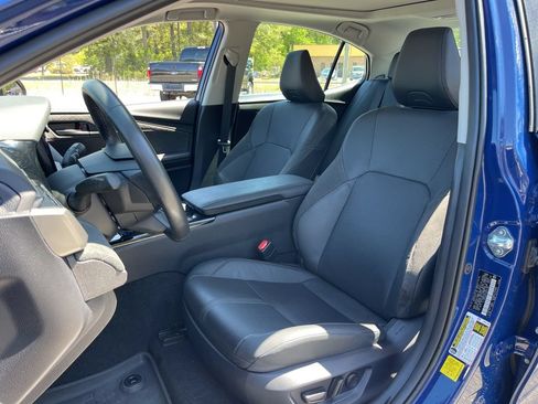 Used 2025 Toyota Camry XLE FWD image 18