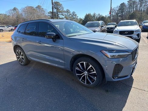 Used 2023 Volvo XC60 B5 Plus w/ Protection Package Premier image 9