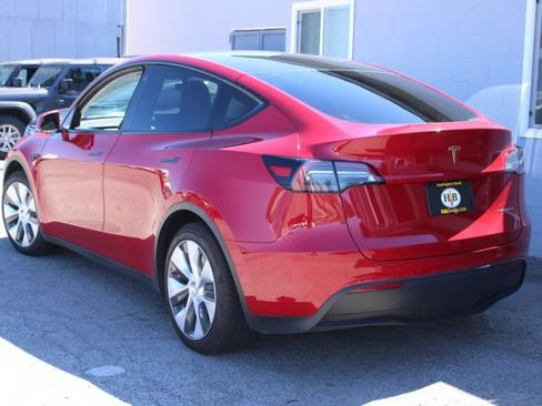 Used 2022 Tesla Model Y Long Range AWD/4WD image 3