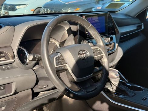 Used 2023 Toyota Highlander LE image 26