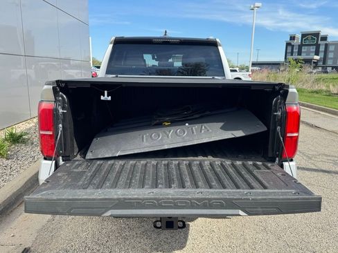 Used 2024 Toyota Tacoma SR5 AWD/4WD image 37